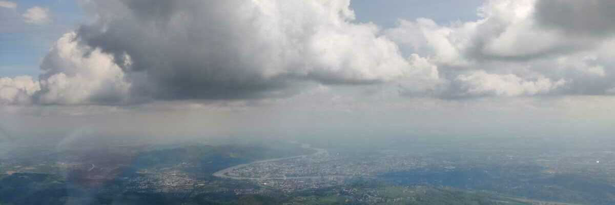 Flugwegposition um 11:37:51: Aufgenommen in der Nähe von Gemeinde Gramastetten, Österreich in 1275 Meter